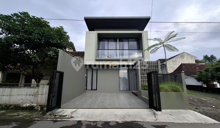 Rumah 2 Lantai Full Furnished Dekat Pasar Gentan Timur Jakal KM 10