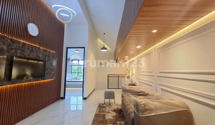 Rumah Mewah 2 Lantai Full Furnished Dekat Stadion Maguwoharjo