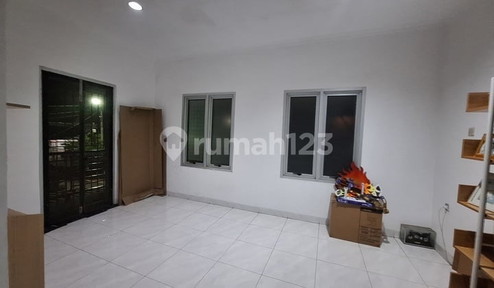 Rumah Hoek di Regensi Melati Mas Serpong Tangerang Selatan