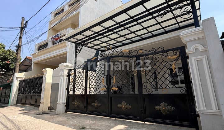 Rumah 3 Lantai American Modern Dekat Gerbang Tol Cinere Limo