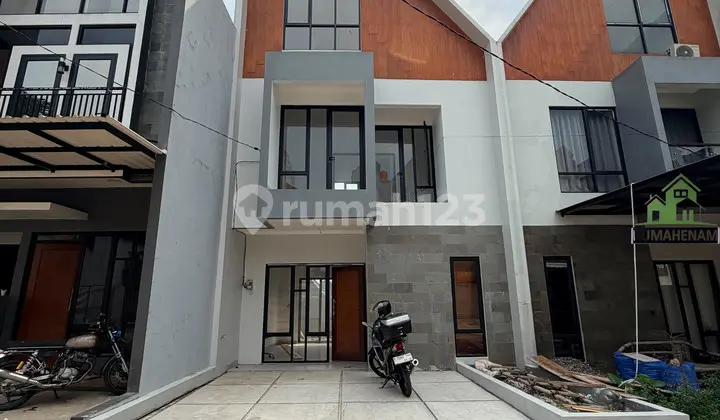 Rumah 4 Kamar Tidur Brand New Siap Huni Dekat Termin Transjakarta