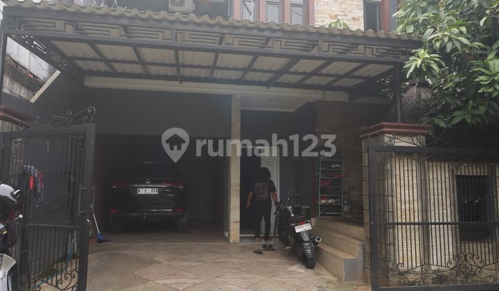 Rumah 2 Lantai 6 Kamar Tidur Dekat Pintu Tol di Sawangan