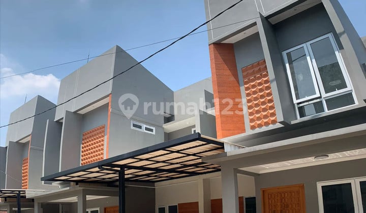 Srumah Brand New Siap Huni Dekat Tol Krukut di Grogol Limo