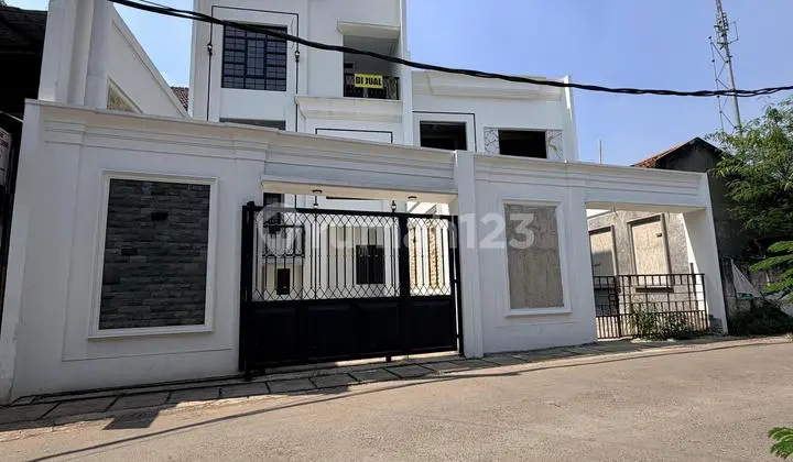 5 Bedroom House Ready to Move In Near Cinere Limo Toll Gate