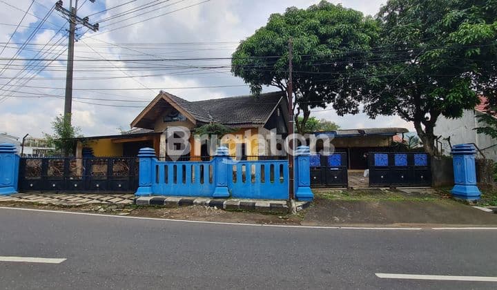 STRATEGIC & SERENE HOUSE BY THE MAIN ROAD, NEAR UNGARAN SQUARE