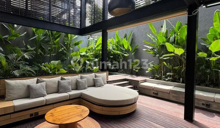 EXCLUSIVE VILLA IN CANGGU PERERENAN WITH 5 BEDROOMS AND POOL