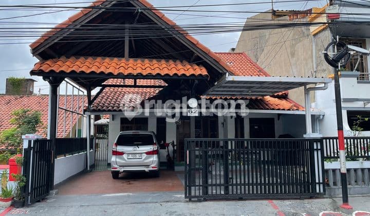 Ready-to-Occupy House with Mountain Views in Pabandayan, Semarang