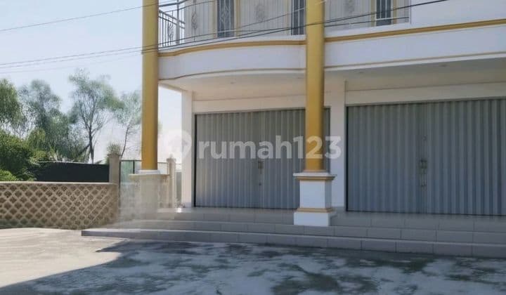 Tempat Usaha Siap Huni, Strategis 3 Lantai + Basement