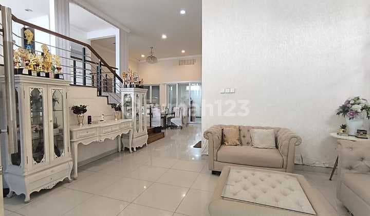 Rumah East Esplanade Grand Wisata, Split Level,3 Lantai, 200 Meter Menuju Mall Living Plaza, Grand Wisata, Bekasi ( Nego Sampai Jadi)