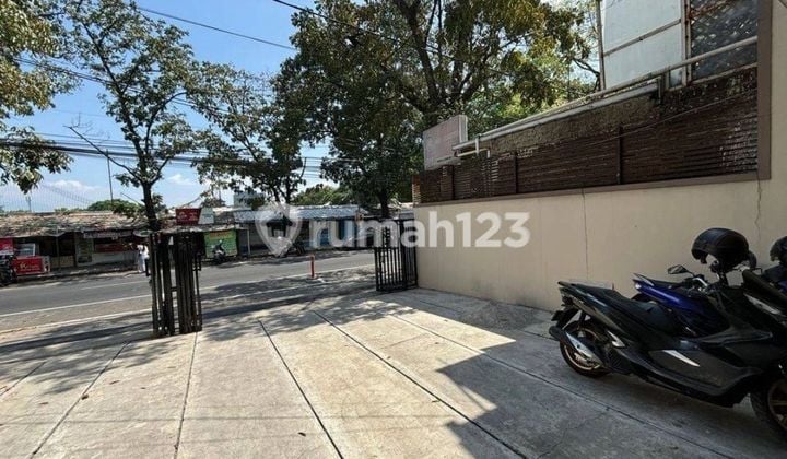 Disewakan Ruko Baru Shm 3 Lantai Luas 241 M² Siap Pakai Cocok Dijadikan Kantor/ Tempat Usaha ( Klinik/ Cafe/ Apotek/ Toko), Area Komersil Di Burangrang Kota Bandung