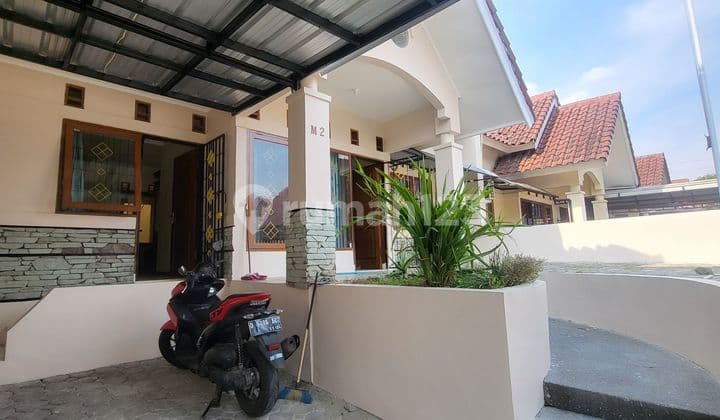 Disewakan Rumah 1 Lantai Bagus Siap Huni. 2 + 1 Kamar Tidur Semi Furnished, Dalam Komplek One Gate Security System. . Antapani Kota Bandung