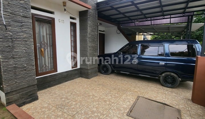 Disewakan Rumah Bagus 2 Lantai Luas 147 M2. 4 Kamar Tidur, Semi Furnished Siap Huni Dalam Cluster Keamanan 24 Jam, One Gate Security System, Arcamanik Bandung