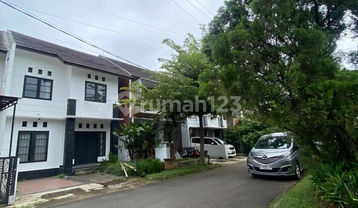 Disewakan Rumah Bagus 2 Lantai, Luas 108 M2. 3 + 1 Kamar Tidur One Gate Security System Dekat Pusat Perbelanjaan, Pusat Kuliner, Sekolah Dan Rumah Sakit. Antapani Bandung