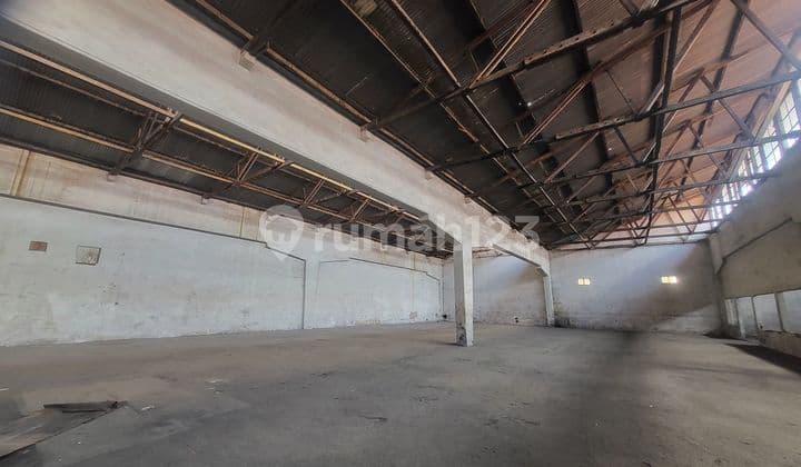 For Rent: Warehouse with Good SHM, Ready to Use, Area 1500 m², 40 Feet Container Access, Very Spacious Parking Lot, 24-Hour Security, Free Security Fee, Former Textile Factory on A. Yani, Cicaheum, East Bandung.