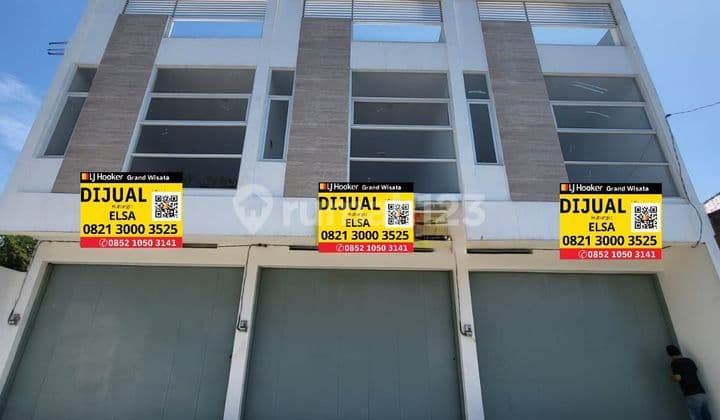 Dijual Ruko Baru Gandeng 3, Shm Luas 348 M². Siap Pakai, Parkiran Sangat Luas Cocok Dijadikan Kantor, Tempat Usaha ( Indomart Atau Alfamart ) Hanya 10 Menit Menuju Pintu Tol Pasir Koja Di Holis Cigondewah, Bandung Kulon