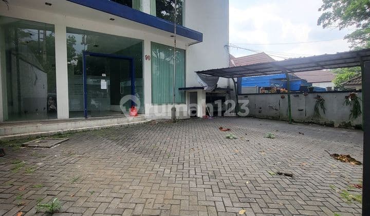 Disewakan Kantor/ Ruang Usaha Exclusive Siap Pakai Luas 240 M². 2,5 Lantai Parkiran Luas Cocok Di Jadikan Kantor ( Bank ) Di Sayap Riau, Kota Bandung