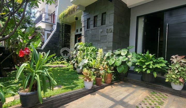 Dijual Rumah 2 Lantai Shm Bagus Semi Furnished Siap Huni Luas 216 M². 4 + 1 Kamar Tidur Dalam Cluster Keamanan 24 Jam One Gate Security System. Fasilitas Cluster : Masjid, Playground. Antapani Bandung