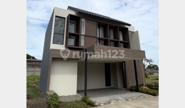 Rumah Baru 2 Lantai Mewah 4Kt di Pusat Bandung Dekat Mall, Toll, dan Stasiun