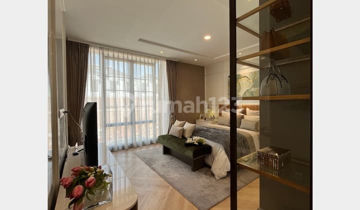 Rumah Mewah 3 Lantai dan 5 Kamar Tidur Fasilitas Super Premium di Jaktim