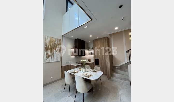 Selling Premium 3-Story House Most Wanted in Jakarta, Price Guaranteed Worth It!