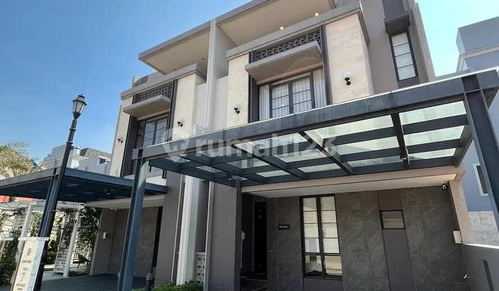 Luxurious 3-Story House in Jakarta at an Affordable Price with Complete Facilities, Including Clubhouse, Etc.