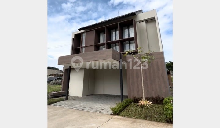 Rumah Baru 2 Lantai 4Kt Luas dan Mewah di Pusat Kota Bandung, 5 Menit ke Stasiun