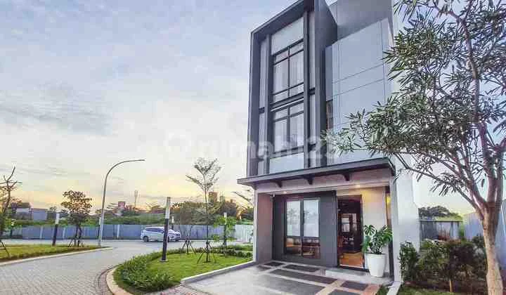 Boutique SOHO BSD – 3-Story Modern Home Office Just Steps to the Highway & Station!
