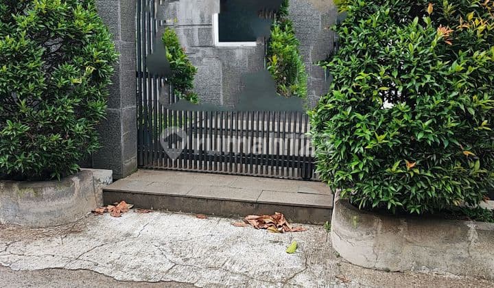 Rumah Luas Bersih Terawat di Taman Kopo Indah 2