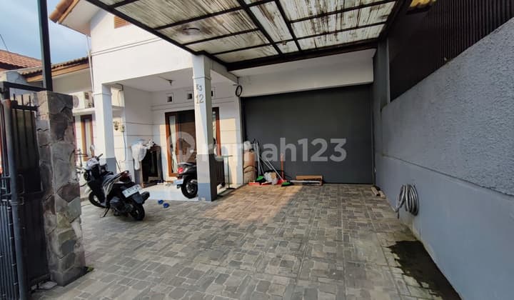 Rumah Taman Kopo Indah 3,patung Macan