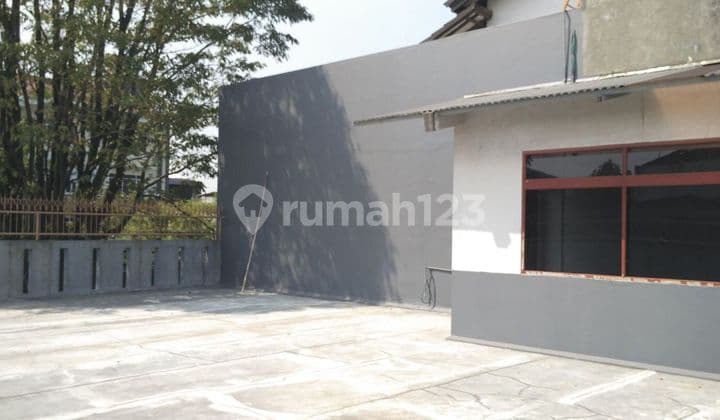 Disewakan ruko siap pakai di mainroad Jl Mohammad Toha Bandung seberang BCA