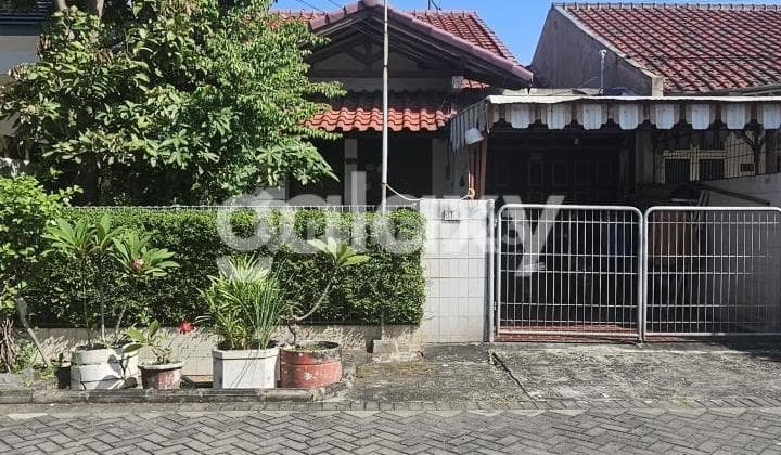 Dijual Rumah Lama Hitung Tanah Kompleks Perumahan Darmo Satelit Surabaya Barat