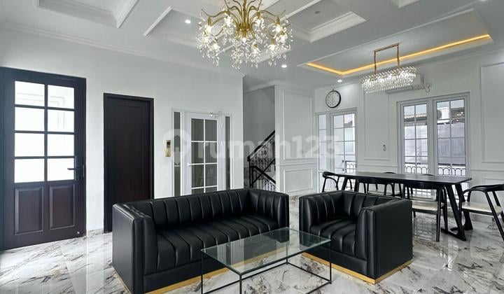 Dijual Townhouse Pejaten Barat Bergaya American Classic Jakarta Selatan