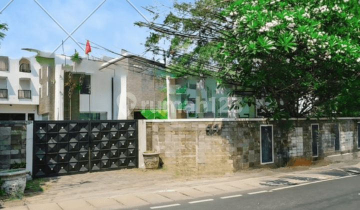 Dijual Rumah Mewah Area Kemang-Lingkungan Elite & Strategis