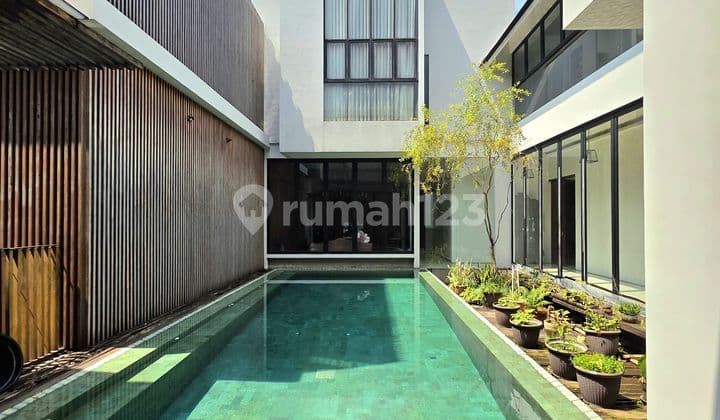 Rumah Cantik di Kebayoran baru dekat ke pondok indah mall gandaria city
