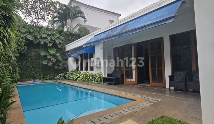 Disewakan Rumah Bagus Terawat di Kemang Ada Kolam Renang