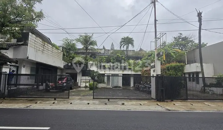 House Location by the Main Road in Kemang Suitable for Business, Boarding House, etc.