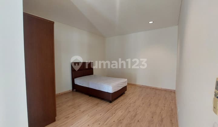 Ready-to-Occupy House with Swimming Pool in Pondok Indah