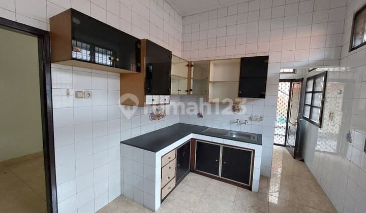 Disewakan Rumah 2 Lantai Bisa Untuk Buka Butik