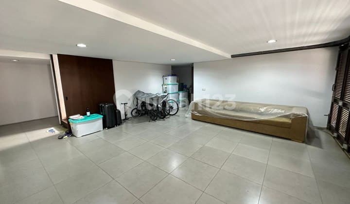 Contemporary Modern House Design By Nataneka Architect