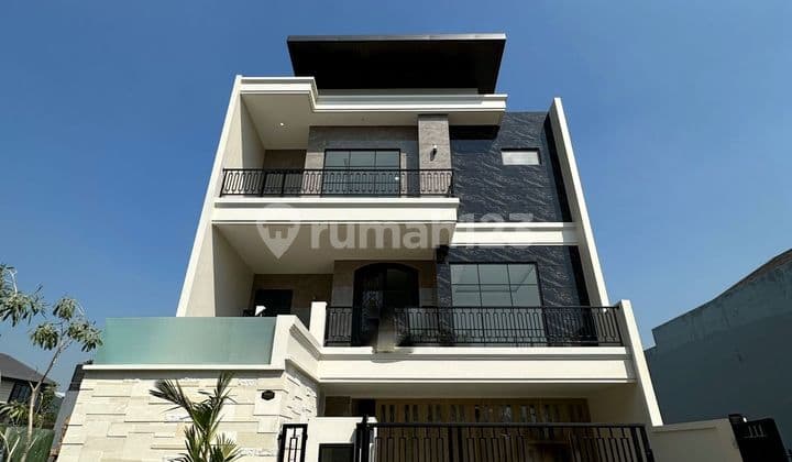 Luxury House with Pool di Cluster Terdepan Citraland