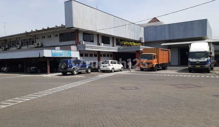 For Sale/For Rent Strategic Location Building in Margomulyo