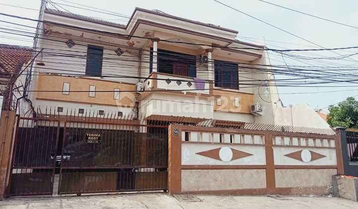 For Sale 3-Story House Can Be Used as an Active Boarding House Business Venture
