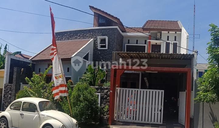 Translation: For Sale Furnished House Located in Gayungsari Ready to Move In Strategic Location