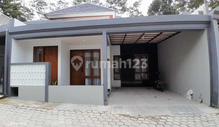 Rumah Baru Semi Furnish Dalam Cluster Dekat Kampus Uii - Ls