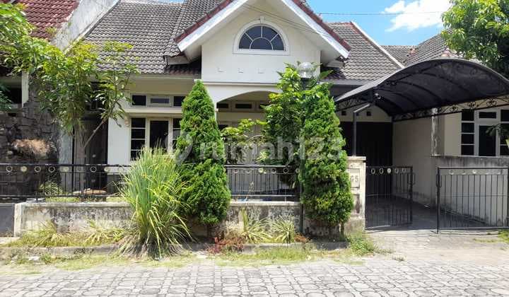 Rumah SHM Sleman, Yogyakarta Di Perumahan