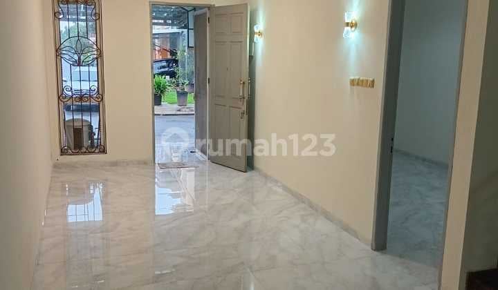 Disewakan Rumah Di Bukit Gading Mediterania- Jakarta Utara