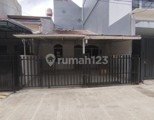 Kapan Lagi Punya Rumah Di Gading Harga 1m An!! Lokasi Dekat Mkg. Cocok Untuk Investasi Atau Dibangun Kembali.