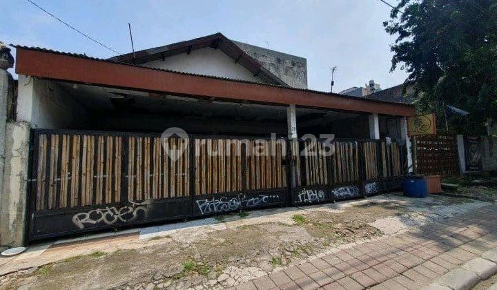 FOR SALE SPACIOUS HOUSE IN KEBON BAWANG. LOCATED ON HIDUP STREET.