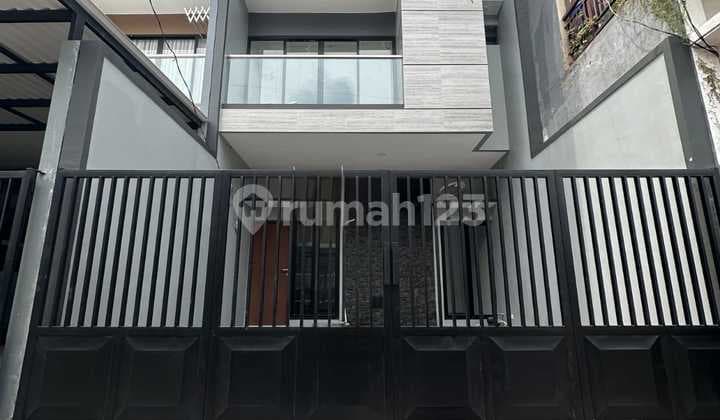 Rumah Minimalis Baru Mulyosari Utara 2 Lantai Lokasi Strategis