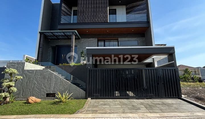 Rumah Mewah Citraland 3,5 Lantai Siap Huni Carport dan Garasi Luas